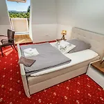 Jaegerhaus *